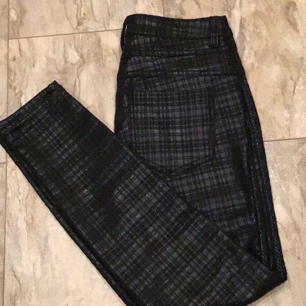MID-RISE LIGHTWEIGHT BLACK PLAID JEANS - Picture 6 of 16